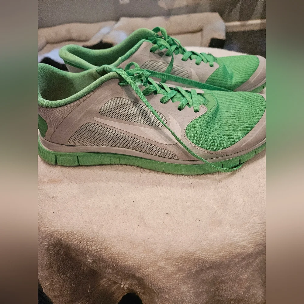 NIKE FREE 4.0 SNEAKERS